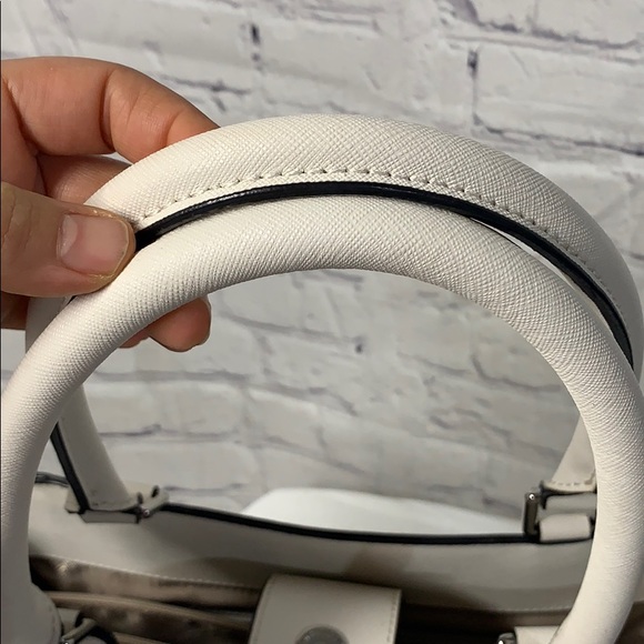 Calvin Klein Women’s medium sized bag - Picture 12 of 14